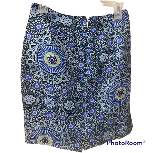 A Banana Republic colourful skirt in size 6 petite - Picture 8 of 9